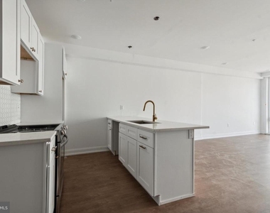 1614 Ridge Avenue - Photo Thumbnail 3