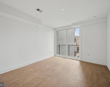 1614 Ridge Avenue - Photo Thumbnail 13
