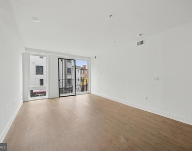 1614 Ridge Avenue - Photo Thumbnail 12