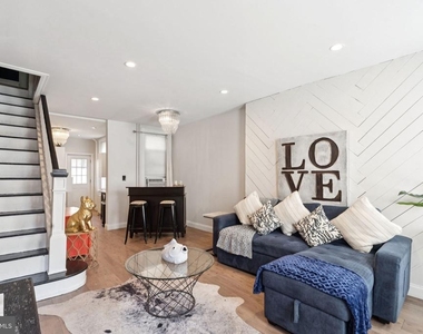 2511 E Oakdale Street - Photo Thumbnail 2