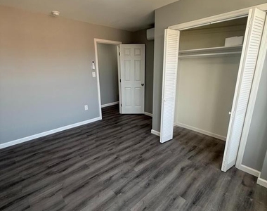 2600 S 6th Street - Photo Thumbnail 5