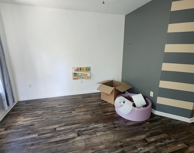 1301 N 32nd Street - Photo Thumbnail 10