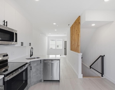 1043 W Orleans Street - Photo Thumbnail 5