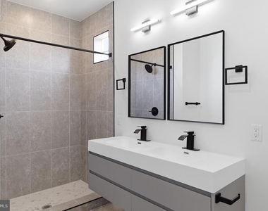 1043 W Orleans Street - Photo Thumbnail 14
