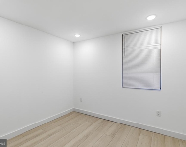 1043 W Orleans Street - Photo Thumbnail 10