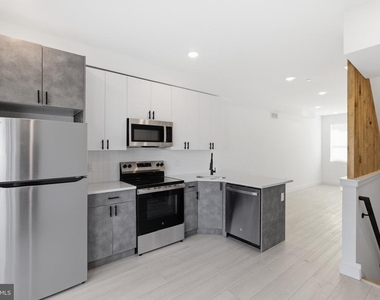 1043 W Orleans Street - Photo Thumbnail 4