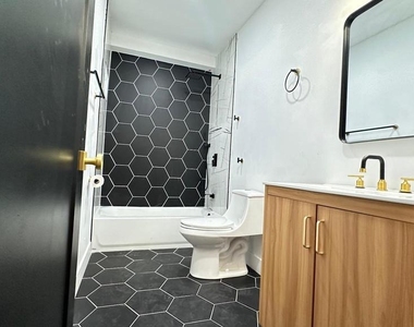 3924 N 13th Street - Photo Thumbnail 7