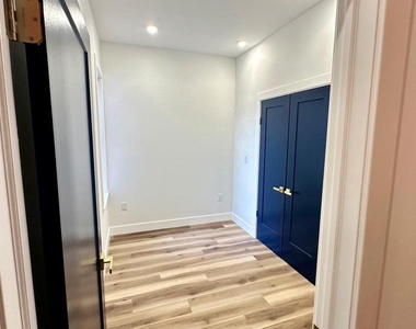 4525 N Gratz Street - Photo Thumbnail 10
