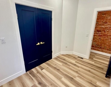4525 N Gratz Street - Photo Thumbnail 12