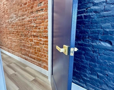 4525 N Gratz Street - Photo Thumbnail 5