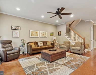 209 Westminster Place - Photo Thumbnail 5