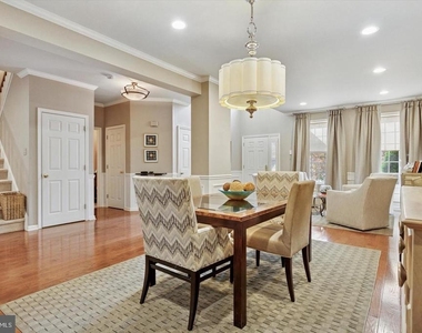 209 Westminster Place - Photo Thumbnail 7
