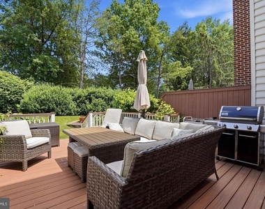 209 Westminster Place - Photo Thumbnail 22