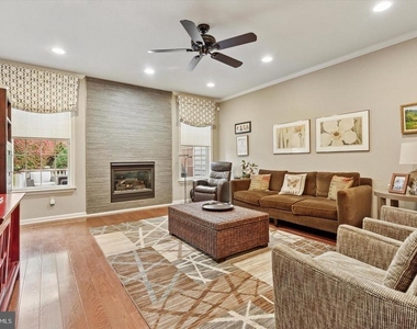209 Westminster Place - Photo Thumbnail 4