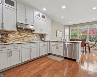 209 Westminster Place - Photo Thumbnail 8