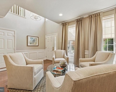 209 Westminster Place - Photo Thumbnail 3