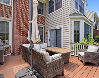 209 Westminster Place - Photo Thumbnail 21