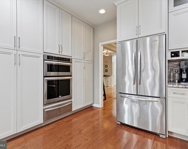 209 Westminster Place - Photo Thumbnail 9