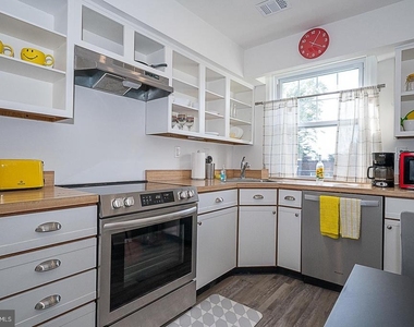 500 E Lancaster Avenue - Photo Thumbnail 3
