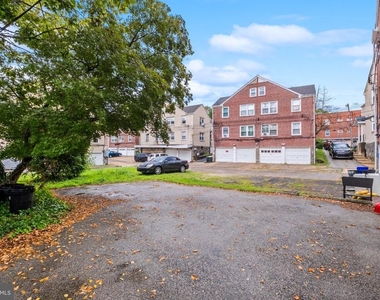 711 Morgan Avenue - Photo Thumbnail 4