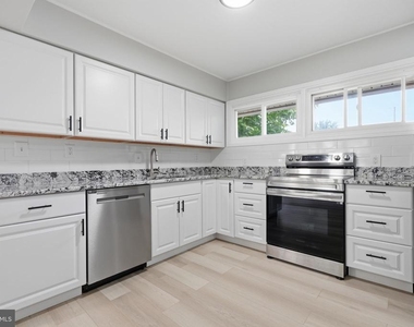 407 Holly Drive - Photo Thumbnail 6