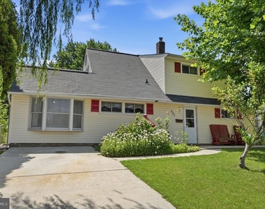 407 Holly Drive - Photo Thumbnail 1