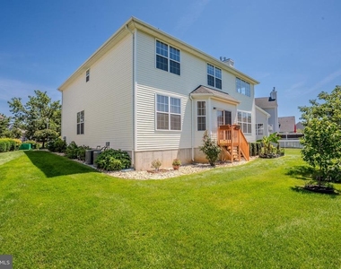 8 Jumping Brook Court - Photo Thumbnail 4