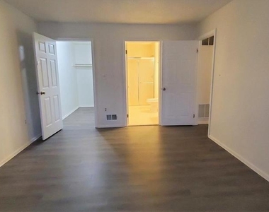 2 Feiler Court - Photo Thumbnail 20