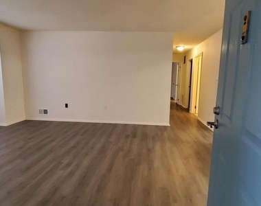 2 Feiler Court - Photo Thumbnail 2