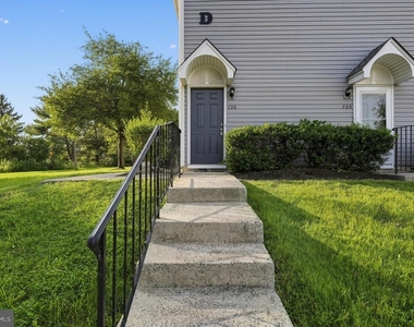 726 Sedgewick Court - Photo Thumbnail 23