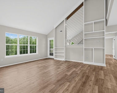 726 Sedgewick Court - Photo Thumbnail 7