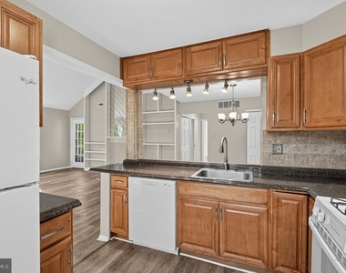 726 Sedgewick Court - Photo Thumbnail 8