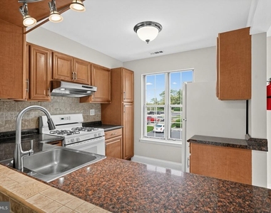 726 Sedgewick Court - Photo Thumbnail 9