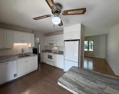 3652 Inverness Street - Photo Thumbnail 4