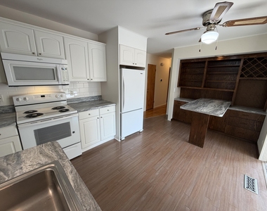 3652 Inverness Street - Photo Thumbnail 5