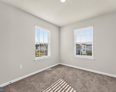 157 Essex Drive - Photo Thumbnail 12