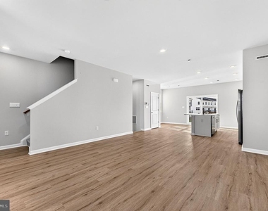 157 Essex Drive - Photo Thumbnail 7