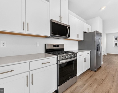 157 Essex Drive - Photo Thumbnail 3
