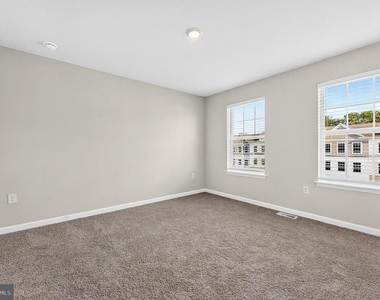 157 Essex Drive - Photo Thumbnail 8