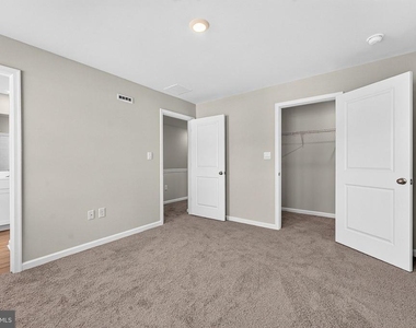 157 Essex Drive - Photo Thumbnail 9