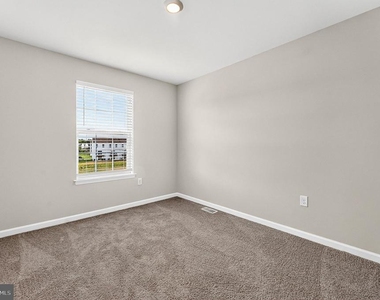 157 Essex Drive - Photo Thumbnail 14