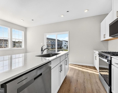 157 Essex Drive - Photo Thumbnail 2