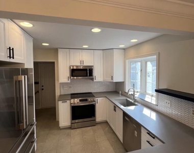 403 Wesley Street - Photo Thumbnail 2
