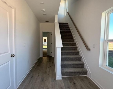 58 Silverbell Ave - Photo Thumbnail 3