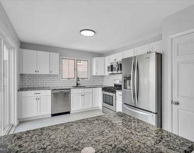 7509 Wyndam Road - Photo Thumbnail 11