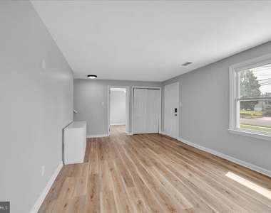 7509 Wyndam Road - Photo Thumbnail 4