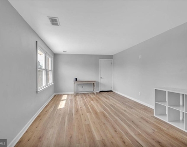 7509 Wyndam Road - Photo Thumbnail 3