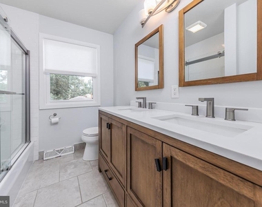 115 Greenvale Court - Photo Thumbnail 10