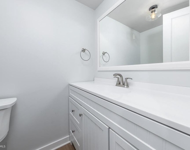 115 Greenvale Court - Photo Thumbnail 17