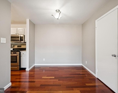 706 Woodhollow Drive - Photo Thumbnail 8